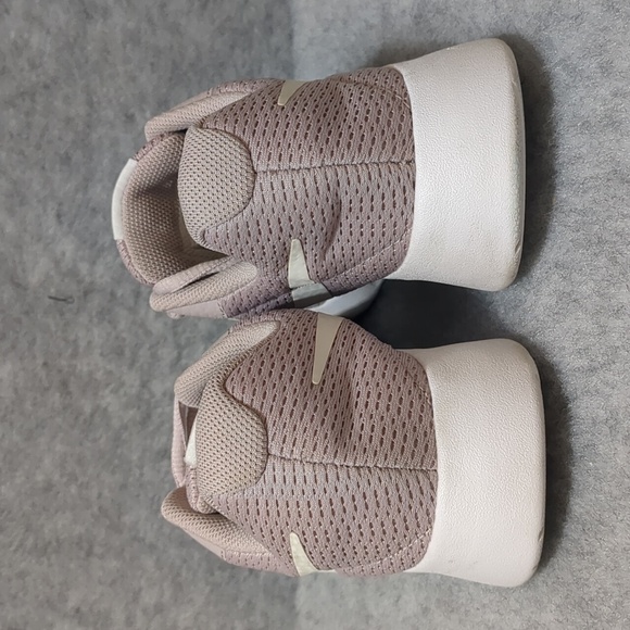 NIKE Tanjun Women’s lilac Sneakers Size 7 - Picture 6 of 10